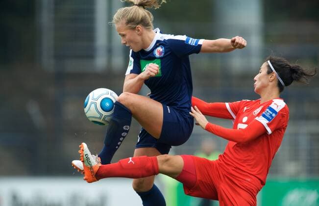 Fussball Frauen 1.Bundesliga 15.10.2016 Potsdam Karl Liebknecht Stadion 1 FFC Turbine Potsdam geg SGS Essen 2 : 0 Tabea KEMME 21 Turbine geg Sara DOORSOUN KHAJEH 23 Essen