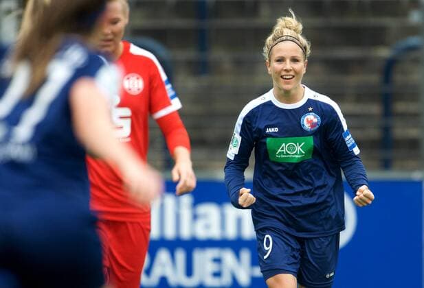 Fussball Frauen 1.Bundesliga 15.10.2016 Potsdam Karl Liebknecht Stadion 1 FFC Turbine Potsdam geg SGS Essen 2 : 0 2 : 0 Torjubel Torschuetzin Svenja HUTH 9 Turbine
