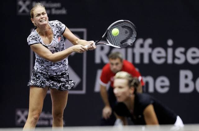 TENNIS - WTA Tennis Damen Generali Ladies Linz LINZ,AUSTRIA,15.OCT.16 - TENNIS - WTA Tour, Generali Ladies Linz. Image shows Anna-Lena Groenefeld (GER) and Kveta Peschke (CZE). GEPAxpictures xMatthiasxHauer