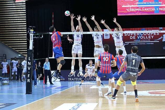 Volleyball, Supercup in Paris, CRUZ DE MIRANDA Leonardo (GFCA) vs PAESE Franco (PAR) - LAFITTE Franck (PAR) - SENS Thiago (PAR) VOLLEYBALL FRA : Paris vs Ajaccio - Supercoupe - Masculin - 15 10 2016 GerardPierlovisi 