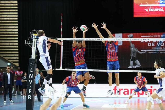 Volleyball, Supercup in Paris, GERGYE Roland (PAR) vs TAKANIKO Toafa (GFCA) et DAILEY Brett (GFCA) VOLLEYBALL FRA : Paris vs Ajaccio - Supercoupe - Masculin - 15 10 2016 GerardPierlovisi 