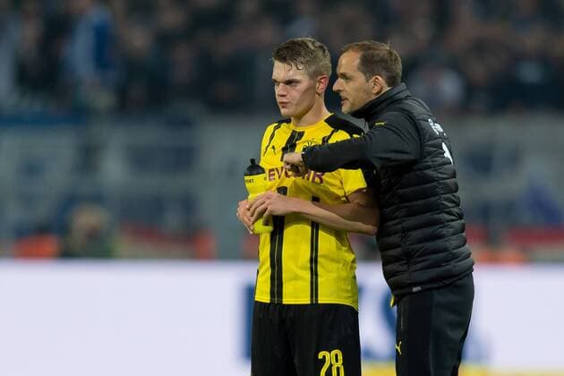 Dortmund, Germany 14.10.2016, 1.Bundesliga 7. Spieltag, BV Borussia Dortmund - Hertha BSC Berlin, 1:1, Matthias Ginter (BVB) und Trainer Thomas Tuchel (BVB) ( DeFodi001