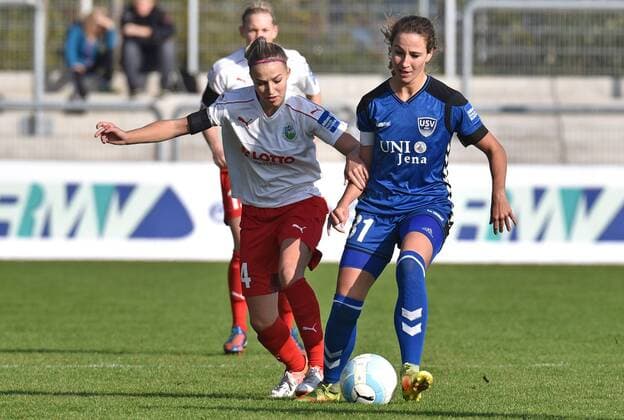 16.10.2016, xblx, Fussball 1.Bundesliga Damen, 1.FFC Frankfurt - USV Jena, emspor, v.l. Jackie Groenen (1.FFC Frankfurt), Julia Arnold (USV Jena) Frankfurt am Main
