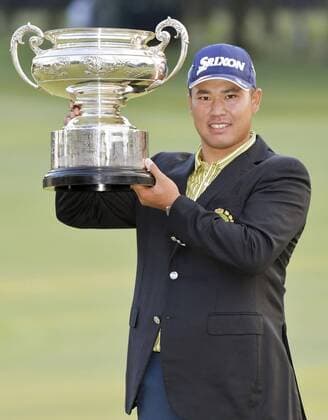 Matsuyama wins Japan Open Golf Championship for 1st time Hideki Matsuyama of Japan poses with the winner s trophy after his victory in the Japan Open Golf Championship at Sayama Golf Club in Iruma, Saitama Prefecture, north of Tokyo, on Oct. 16, 2016. U.S. PGA Golf Herren Tour regular Matsuyama won the prestigious title for the first time with a 5-under 275. 