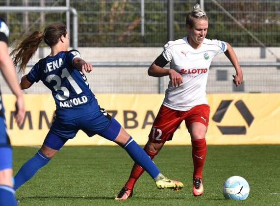 16.10.2016, xblx, Fussball 1.Bundesliga Damen, 1.FFC Frankfurt - USV Jena, emspor, v.l. Julia Arnold (USV Jena), Sophie Schmidt (1. FFC Frankfurt) Frankfurt am Main