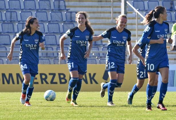 16.10.2016, xblx, Fussball 1.Bundesliga Damen, 1.FFC Frankfurt - USV Jena, emspor, v.l. Julia Arnold (USV Jena), Goal scored, Tor zum 0:1, celebrate the goal, Torjubel Frankfurt am Main