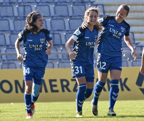 16.10.2016, xblx, Fussball 1.Bundesliga Damen, 1.FFC Frankfurt - USV Jena, emspor, v.l. Julia Arnold (USV Jena), Goal scored, Tor zum 0:1, celebrate the goal, Torjubel Frankfurt am Main