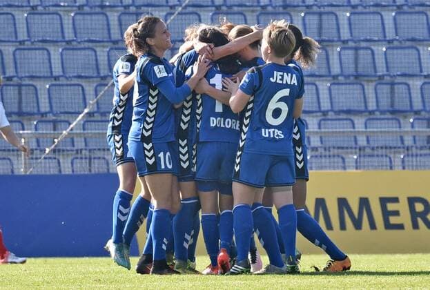 16.10.2016, xblx, Fussball 1.Bundesliga Damen, 1.FFC Frankfurt - USV Jena, emspor, v.l. Julia Arnold (USV Jena), Goal scored, Tor zum 0:1, celebrate the goal, Torjubel Frankfurt am Main