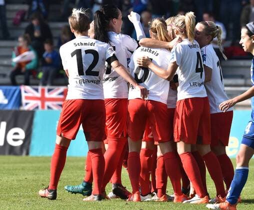 16.10.2016, xblx, Fussball 1.Bundesliga Damen, 1.FFC Frankfurt - USV Jena, emspor, v.l. Goal scored, Tor zum 2:1 durch Jackie Groenen (1.FFC Frankfurt), celebrate the goal, Torjubel Frankfurt am Main
