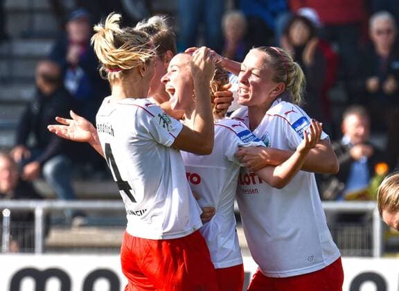 16.10.2016, xblx, Fussball 1.Bundesliga Damen, 1.FFC Frankfurt - USV Jena, emspor, v.l. Kathrin Hendrich (1.FFC Frankfurt), Jackie Groenen (1.FFC Frankfurt), Mandy Islacker (1.FFC Frankfurt), Goal scored, Tor zum 2:1, celebrate the goal, Torjubel Frankfurt am Main