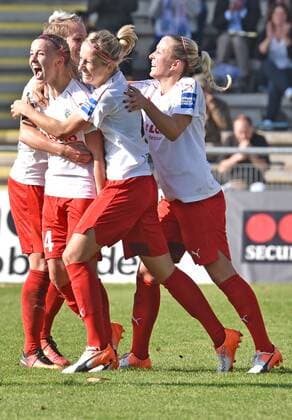 16.10.2016, xblx, Fussball 1.Bundesliga Damen, 1.FFC Frankfurt - USV Jena, emspor, v.l. Jackie Groenen (1.FFC Frankfurt), Sophie Schmidt (1. FFC Frankfurt), Kathrin Hendrich (1.FFC Frankfurt), Mandy Islacker (1.FFC Frankfurt), Goal scored, Tor zum 2:1, celebrate the goal, Torjubel Frankfurt am Main