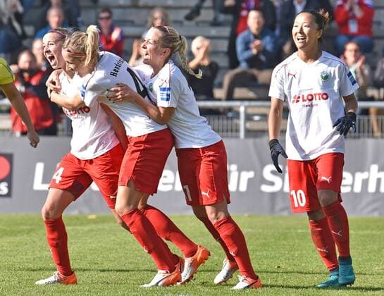 16.10.2016, xblx, Fussball 1.Bundesliga Damen, 1.FFC Frankfurt - USV Jena, emspor, v.l. Jackie Groenen (1.FFC Frankfurt), Kathrin Hendrich (1.FFC Frankfurt), Mandy Islacker (1.FFC Frankfurt), Yuki Nagasato (1.FFC Frankfurt), Goal scored, Tor zum 2:1, celebrate the goal, Torjubel Frankfurt am Main