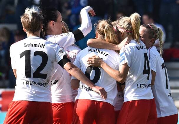 16.10.2016, xblx, Fussball 1.Bundesliga Damen, 1.FFC Frankfurt - USV Jena, emspor, v.l. Jackie Groenen (1.FFC Frankfurt), Goal scored, Tor zum 2:1, celebrate the goal, Torjubel Frankfurt am Main