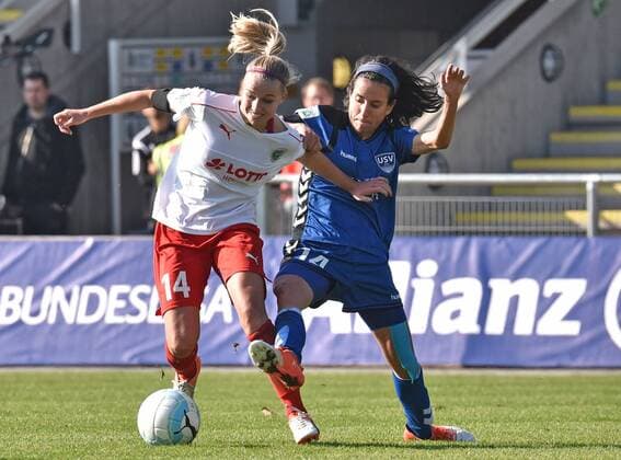 16.10.2016, xblx, Fussball 1.Bundesliga Damen, 1.FFC Frankfurt - USV Jena, emspor, v.l. Jackie Groenen (1.FFC Frankfurt), Dolores Isabel Jacome da Silva (USV Jena) Frankfurt am Main