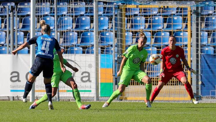 Kristin Demann (TSG, 4) erzielt das Tor zum 1:0, Treffer, Fussball, Allianz Frauen-Bundesliga, TSG 1899 Hoffenheim - VfL Wolfsburg, xozx
