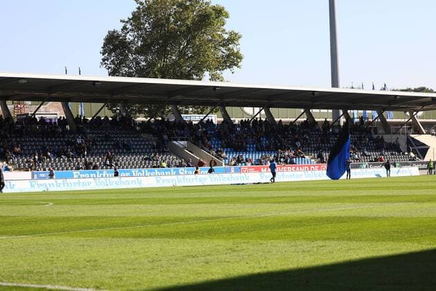 Fußball, Stadiongeschichte FSV Frankfurt Leere Tribünen und unterdurchschnittlicher Besuch trotz gutem Wetter in Frankfurt- 16.10.2016: FSV Frankfurt vs. Fortuna Köln, Frankfurter Volksbank Stadion