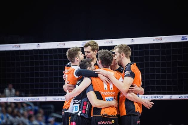 Berlin, Deutschland, 16.10.2016: Volleyball Supercup 2016 - Berlin Recycling Volleys - VfB Friedrichshafen. Jubel BR Volleys