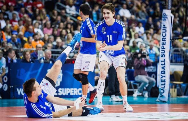 Berlin, Deutschland, 16.10.2016: Volleyball Supercup 2016 - Berlin Recycling Volleys - VfB Friedrichshafen. Jubel Georg Klein (Friedrichshafen 8), Tomas Rousseaux (Friedrichshafen 14)