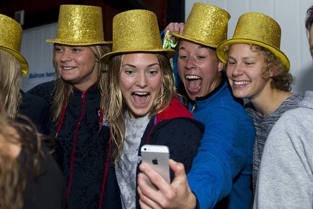 IMAGO Iconic Moments, Fußball - Frauen Bilder des Tages - SPORT Fußball, Damen SWE, Linköping FC gewinnt die schwedische Meisterschaft 161016 Linköping jublar, tar selfie efter att SM-Guldet är klart efter fotbollsmatchen i Damallsvenskan mellan Vittsjö och Linköping den 16 oktober 2016 i Vittsjö.  Copyright: AVDOxBILKANOVIC BB161016BB515