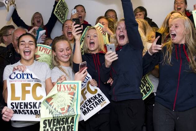 Fußball, Damen SWE, Linköping FC gewinnt die schwedische Meisterschaft 161016 Linköping jublar efter att SM-Guldet är klart efter fotbollsmatchen i Damallsvenskan mellan Vittsjö och Linköping den 16 oktober 2016 i Vittsjö.  Copyright: AVDOxBILKANOVIC BB161016BB537