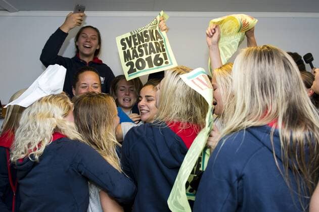 Fußball, Damen SWE, Linköping FC gewinnt die schwedische Meisterschaft 161016 Linköping jublar efter att SM-Guldet är klart efter fotbollsmatchen i Damallsvenskan mellan Vittsjö och Linköping den 16 oktober 2016 i Vittsjö.  Copyright: AVDOxBILKANOVIC BB161016BB540