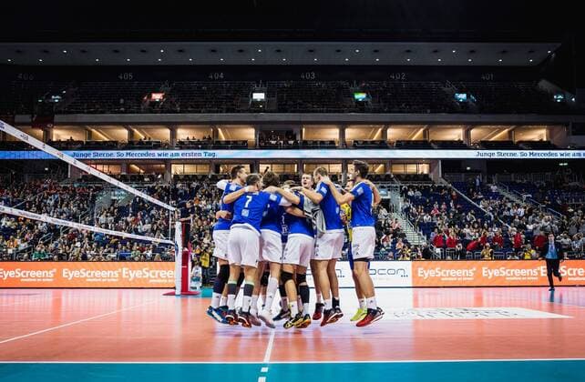 Bilder des Tages - SPORT Berlin, Deutschland, 16.10.2016: Volleyball Supercup 2016 - Berlin Recycling Volleys - VfB Friedrichshafen. Schlussjubel Friedrichshafen