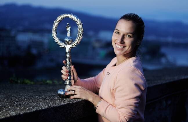 TENNIS - WTA Tennis Damen Generali Ladies Linz LINZ,AUSTRIA,16.OCT.16 - TENNIS - WTA Tour, Generali Ladies Linz. Image shows Dominika Cibulkova (SVK). Keywords: trophy. GEPAxpictures xMatthiasxHauer