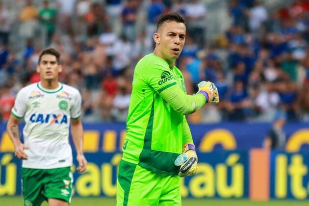 Cruzeiro x Chapecoense BELO HORIZONTE, MG - 16.10.2016: CRUZEIRO X CHAPECOENSE - Danilo, goalkeeper Chapecoense, saved a penalty charged by Ramon Abila, Cruise, Cruise during x Chapecoense, match valid for the thirty-first round of the Championship in 2016, Series A, held at the Mineirao Stadium in Belo Horizonte, MG. (Photo: Dudu Macedo Fotoarena) x1215575x  DuduxMacedo