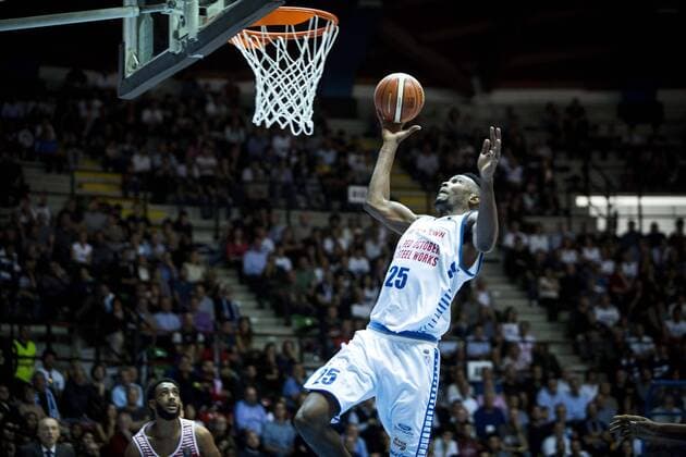 Cantù win his match in italian basketball league Desio, Italy - 16th october 2016 JaJuan Johnson ( 25 Red October CantuÕ) shoots a layup during the match of italian LegaBasket A between Red October Cant vs Consultinvest Pesaro at Paladesio.  RobertoxFiniziox xPacificxPress