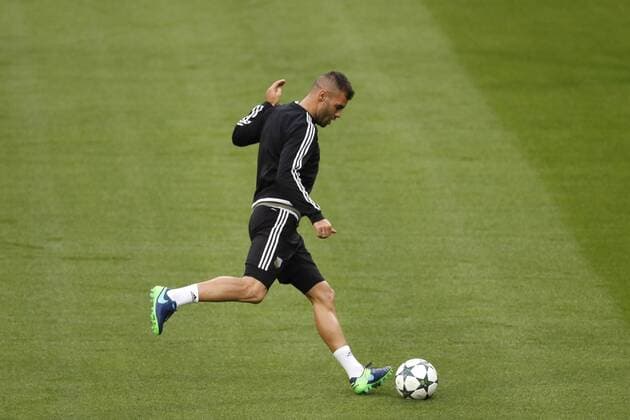Fußball, CL, Legia Warschau Training Legia Warsaw s Hungarian striker Nemanja Nikolic during the training held at Santiago Bernabeu stadium in Madrid, Spain on 17 October 2016. Real Madrid will face Legia Warsaw at Santiago Bernabeu stadium in Madrid in a Champions League match on 18 October. Legia Warsaw s training !ACHTUNG: NUR REDAKTIONELLE NUTZUNG!  20161017-636123317642757640