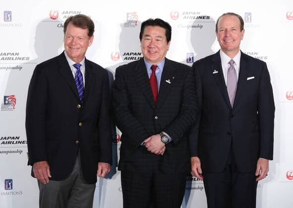 October 18, 2016, Tokyo, Japan - (L-R) US golf legend Tom Watson, Japan Airlines president Yoshiharu Ueki and PGA Golf Herren TOUR Champions president Greg McLaughlin pose for photo as they announced a PGA TOUR tournament will be held in Japan next year at a press conference PK Pressekonferenz in Tokyo on Tuesday, October 18, 2016. The Japan Airlines championship, the first ever PGA TOUR sanctioned event to be played in JApan will be held at the Narita Golf Club, suburban Tokyo in September 2017. Noxthirdxpartyxsales  (lwxa005478)