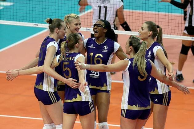 (161018) -- PASAY CITY, Oct. 18, 2016 -- Players of Volero Zurich celebrate in a match against Bangkok Glass during the FIVB Women s Club World Championship WM Weltmeisterschaft 2016 in Pasay City, the Philippines, Oct. 18, 2016. Volero Zurich won 3-0. ) (SP)PHILIPPINES-PASAY CITY-FIVB WOMEN S CLUB WORLD CHAMPIONSHIP RouellexUmali 