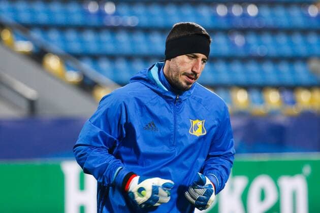 ROSTOV-ON-DON, RUSSIA - OCTOBER 18, 2016: FC Rostov goalkeeper Soslan Dzhanayev training for their upcoming 2016 17 Season UEFA Champions League Group D Round 3 football match against FC Atletico Madrid. Valery Matytsin TASS  TS034D4A