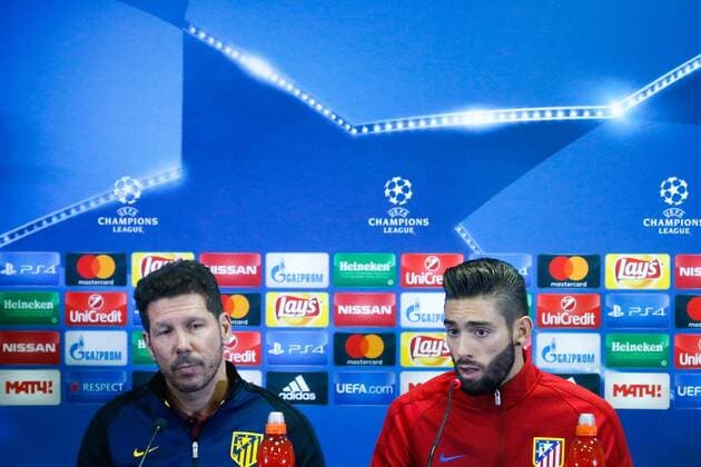 FuÃŸball, CL, PK Atletico Madrid in Rostow ROSTOV-ON-DON, RUSSIA - OCTOBER 18, 2016: FC Atletico Madrid manager Diego Simeone (L) and midfielder Yannick Ferreira Carrasco at a news conference on the upcoming 2016 17 Season UEFA Champions League Group D Round 3 football match against FC Rostov. Valery Matytsin TASS  TS034D51