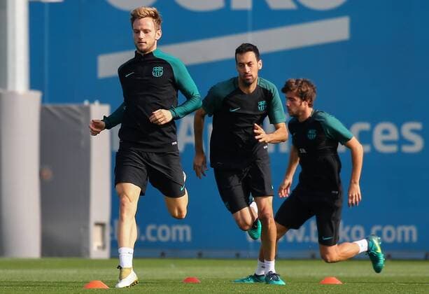 October 18, 2016 - Barcelona, Spain - Ivan Rakitic, Sergio Busquets and Sergi Roberto during the FC Barcelona Barca training, in Barcelona, on October 18, 2016. FC Barcelona Training Session and press conference PK Pressekonferenz  - ZUMAn230 20161018_zaa_n230_068
