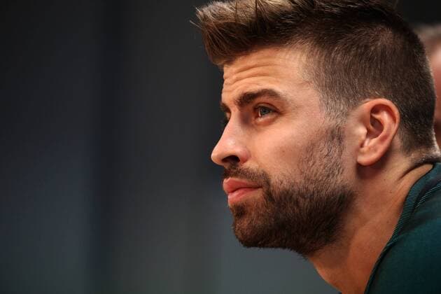 October 18, 2016 - Barcelona, Spain - Gerard Pique during the press conference PK Pressekonferenz after the FC Barcelona Barca training, in Barcelona, on October 18, 2016. FC Barcelona Training Session and Press Conference  - ZUMAn230 20161018_zaa_n230_049