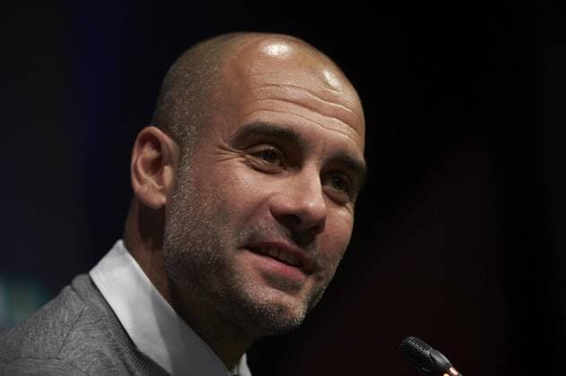Manchester City s coach, Spanish Pep Guardiola, adresses the media during a press conference PK Pressekonferenz prior to the UEFA Champions League match against FC Barcelona Barca tomorrow at Camp Nou stadium in Barcelona, Catalonia, Spain, 18 October 2016. EFE Alejandro Garcia MANCHESTER CITY S PRESS CONFERENCE !ACHTUNG: NUR REDAKTIONELLE NUTZUNG!  BCN002 20161018-636124172514521414