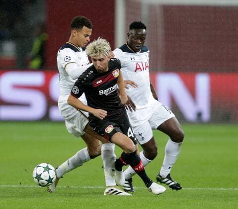 GER, UEFA CL, Bayer 04 Leverkusen (GER) vs Tottenham Hotspur (GB) 18.10.2016, BayArena, Leverkusen, GER, UEFA CL, Bayer 04 Leverkusen (GER) vs Tottenham Hotspur (GB) Kevin Kampl (Leverkusen), Dele Alli (Tottenham), Danny Rose (Tottenham) nordphotoxBratic