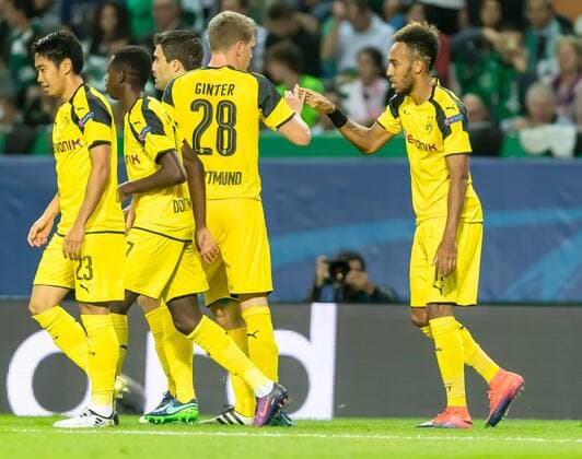 Lissabon, Portugal 18.10.2016, UEFA Champions League - 2016 17 Season, Group F - Matchday 3, Sporting Lissabon - BV Borussia Dortmund, Jubel um den Torschuetzen zum 0:1 Pierre-Emerick Aubameyang (BVB) ( DeFodi048