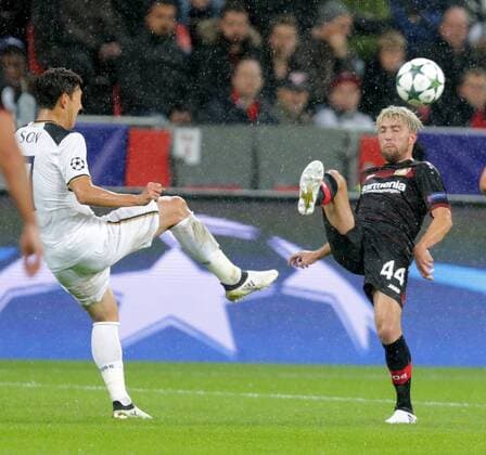 GER, UEFA CL, Bayer 04 Leverkusen (GER) vs Tottenham Hotspur (GB) 18.10.2016, BayArena, Leverkusen, GER, UEFA CL, Bayer 04 Leverkusen (GER) vs Tottenham Hotspur (GB) Heung-Min Son (Tottenham), Kevin Kampl (Leverkusen) nordphotoxBratic