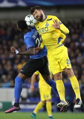 Club s Stefano Denswil and Porto s defender Miguel Layun fight for the ball during the third game of the group stage of the UEFA Champions League competition between Belgian first division soccer team Club Brugge KV and Portugese club FC Porto in Brugge, Tuesday 18 October 2016. VIRGINIExLEFOUR  x04959732x