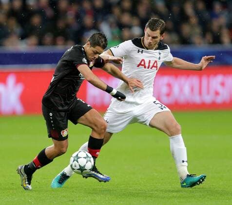 GER, UEFA CL, Bayer 04 Leverkusen (GER) vs Tottenham Hotspur (GB) 18.10.2016, BayArena, Leverkusen, GER, UEFA CL, Bayer 04 Leverkusen (GER) vs Tottenham Hotspur (GB) Javier Hernandez (Chicharito) (Leverkusen), Jan Vertonghen (Tottenham) nordphotoxBratic