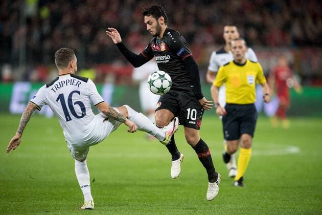Hakan Calhanoglu (Bayer 04 Leverkusen 10) im Zweikampf gegen Kieran Trippier (Tottenham Hotspur 16) beim Championsleague Spiel zwischen Bayer 04 Leverkusen und den Tottenham Hotspur am 18.10.2016, Leverkusen Copyright: xSchuelerx xEibnerx-xPressefotox EP_JSE