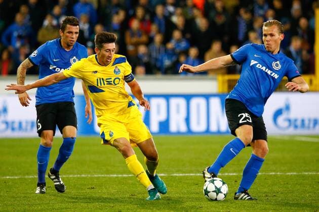 Porto s midfielder Hector Herrera and Club s Rudy Ruud Vormer fight for the ball during the third game of the group stage of the UEFA Champions League competition between Belgian first division soccer team Club Brugge KV and Portugese club FC Porto in Brugge, Tuesday 18 October 2016. KURTxDESPLENTER  x04959801x