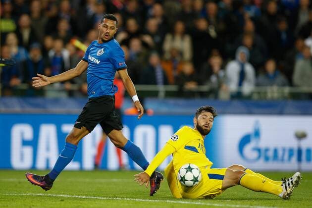 Club s Ricardo van Rhijn and Porto s defender Felipe fight for the ball during the third game of the group stage of the UEFA Champions League competition between Belgian first division soccer team Club Brugge KV and Portugese club FC Porto in Brugge, Tuesday 18 October 2016. BRUNOxFAHY  x04959810x