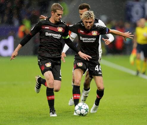 GER, UEFA CL, Bayer 04 Leverkusen (GER) vs Tottenham Hotspur (GB) 18.10.2016, BayArena, Leverkusen, GER, UEFA CL, Bayer 04 Leverkusen (GER) vs Tottenham Hotspur (GB) Kevin Kampl (Leverkusen), Dele Alli (Tottenham), Lars Bender (Leverkusen) nordphotoxBratic