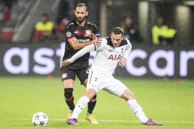 (L-R) Omer Toprak of Bayer 04 Leverkusen, Vincent Janssen of Tottenham Hotspur FCduring the Champions League group E match between Bayer Leverkusen and Tottenham Hotspur on October 18, 2016 at the Bay Arena in Leverkusen, Germany Bayer Leverkusen v Tottenham Hotspur UEFA Champions League 2016 2017 xVIxGerritxvanxKeulenxIVx 6419572