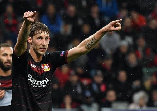18.10.2016, xjhx, Fussball Champions League, Bayer 04 Leverkusen - Tottenham Hotspur, emspor , v.l. Stefan Kiessling Kießling (Bayer Leverkusen) gibt Anweisungen, gestikuliert, mit den Armen gestikulieren gives instructions, gesticulate. Leverkusen