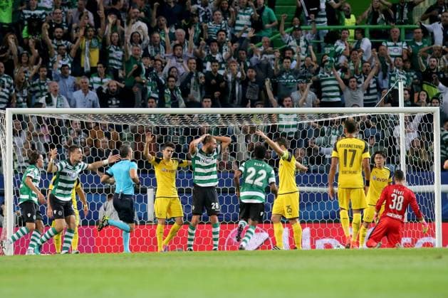 Fußball, CL, Sporting Lissabon - Borussia Dortmund Bas Dost ( Sporting Lissabon 28) kann es nicht glauben das das Tor nicht gegeben wurde , Sporting Lissabon vs. Borussia Dortmund , Fussball, Champions League, Gruppenphase, 18.10.2016, Lissabon Copyright: xLangerx xEibner-Pressefotox EP_HLR