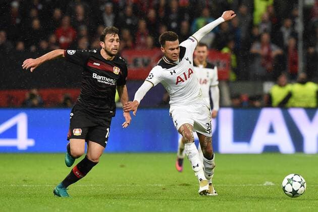 Fußball Champions League Gruppenphase 3. Spieltag Bayer Leverkusen - Tottenham Hotspur am 18.10.2016 in der BayArena in Leverkusen Admir Mehmedi ( Leverkusen ), links - Dele Alli ( Tottenham ), rechts xRx